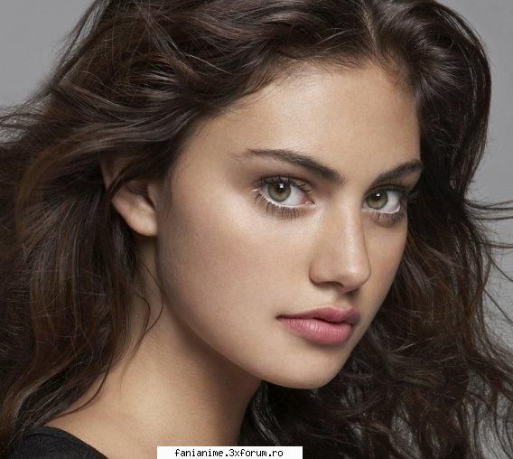 depinde de poza. mie mi se pare ca e foarte frumoasa in poza asta. h2o